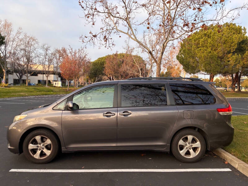 2012 Toyota Sienna LE 8-Passenger