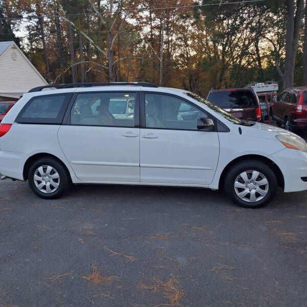 2009 Toyota Sienna CE 7-Passenger