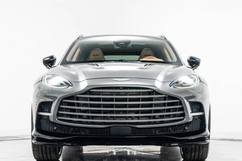 2025 Aston Martin DBX 707