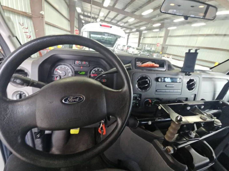 2014 Ford E-Series E-350 SD