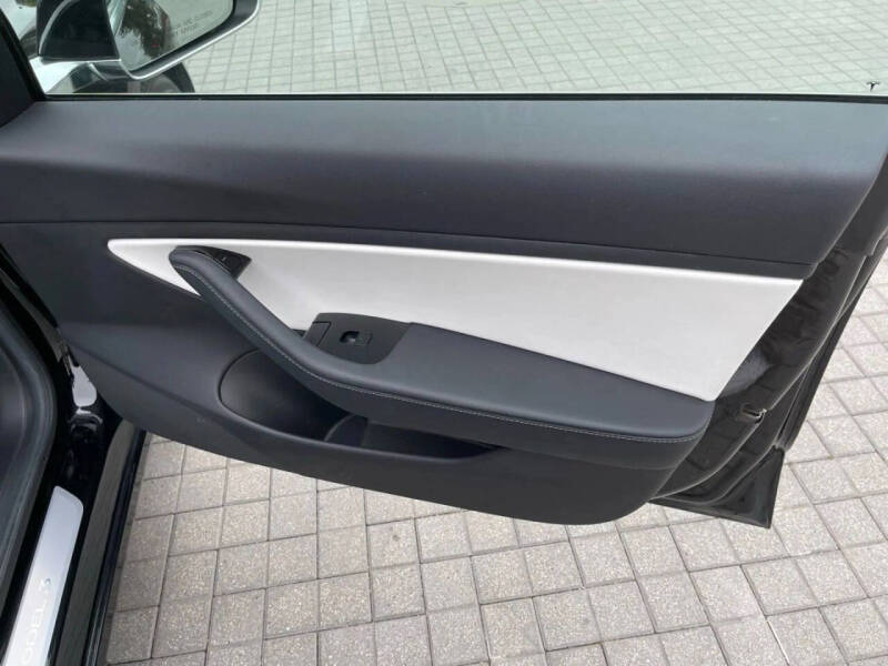 2019 Tesla Model 3 Standard Range Plus
