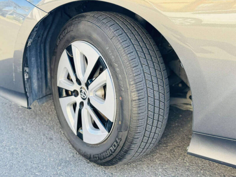 2016 Toyota Prius Three