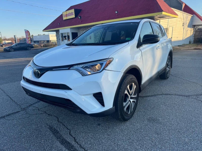 2018 Toyota RAV4 LE's photo