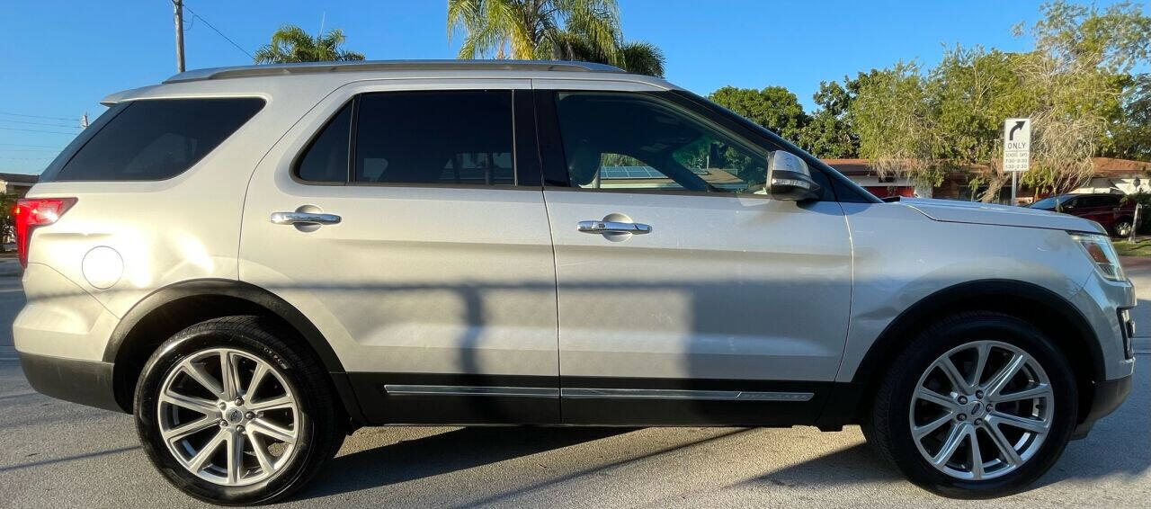 2017 Ford Explorer SUV - $14,555