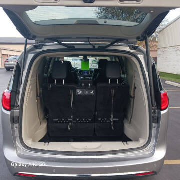 2017 Chrysler Pacifica Touring-L