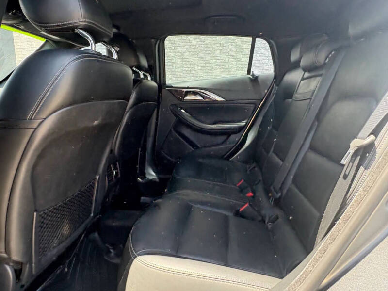 2017 Infiniti QX30 Premium