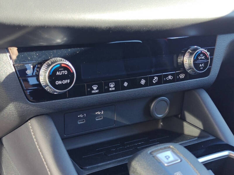 2025 Mitsubishi Outlander ES