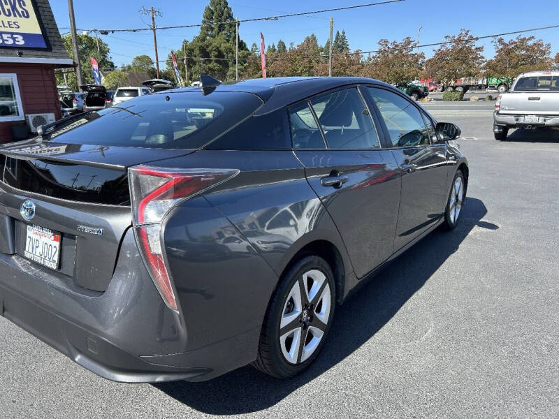 2016 Toyota Prius Three Touring