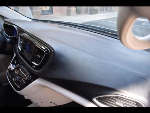 2021 Chrysler Voyager LX