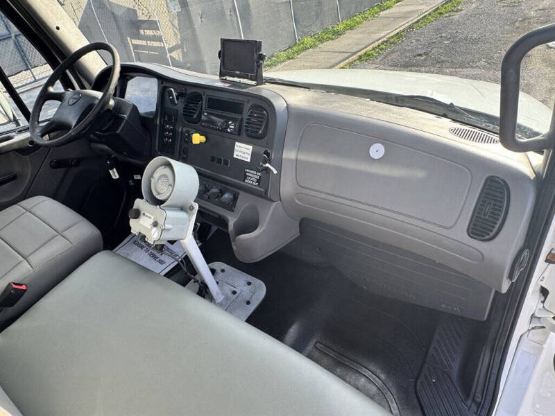 2019 Freightliner M2 106