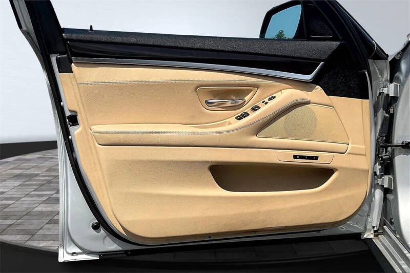 2015 BMW 5 Series 528i xDrive