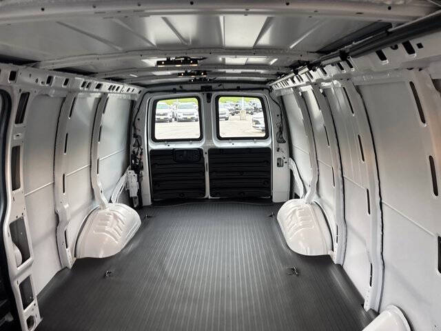 2025 Chevrolet Express 2500