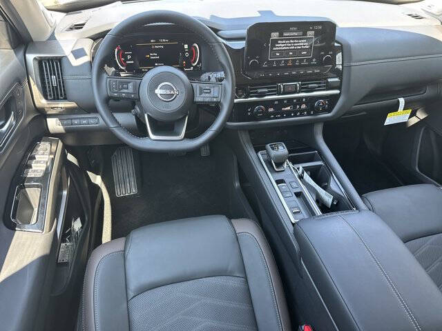 2025 Nissan Pathfinder Platinum