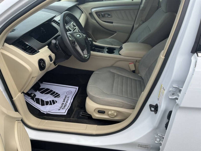 2014 Ford Taurus SE