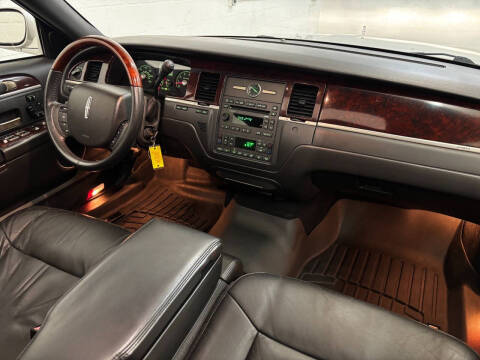 2006 Lincoln Town Car Signature Limited