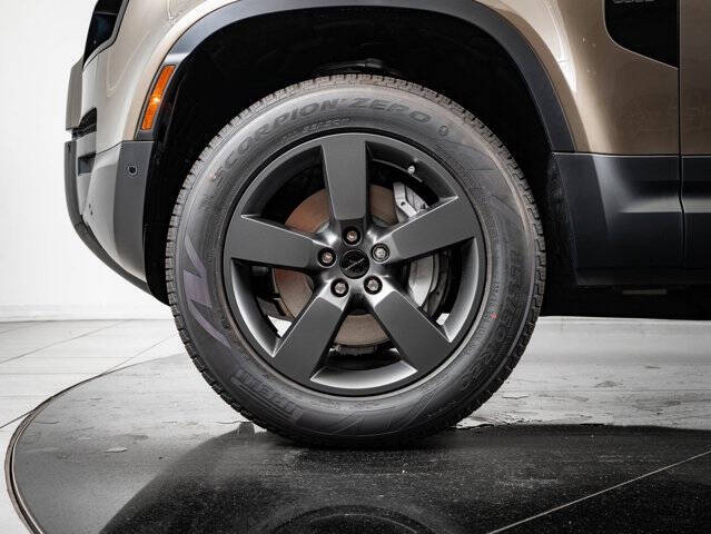 2026 Land Rover Defender 110 P300 S