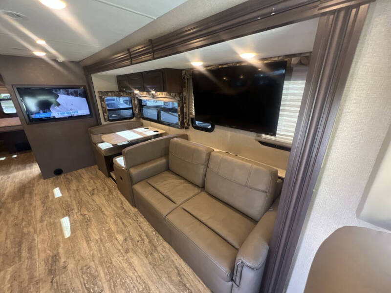 2019 Thor Motor Coach Hurricane