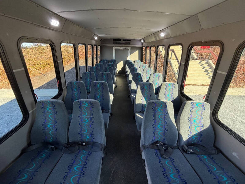 2021 Ford E-450 28 Passenger