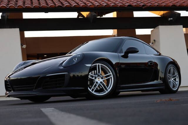 2017 Porsche 911 Carrera 4