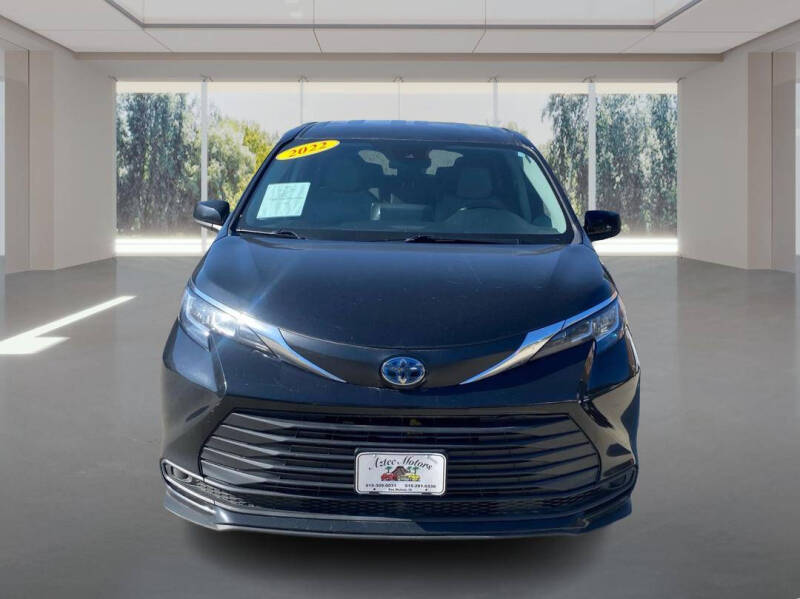 2022 Toyota Sienna LE 8-Passenger