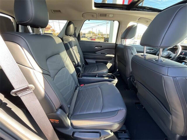 2025 Nissan Pathfinder Platinum