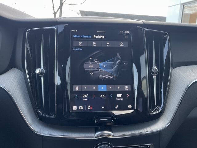 2025 Volvo XC60 B5 Plus Dark Theme