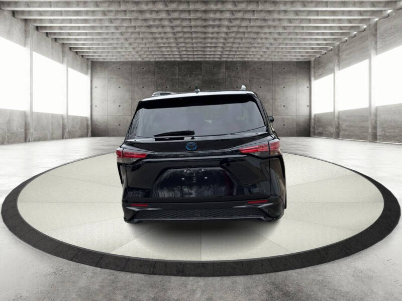 2024 Toyota Sienna XSE 7-Passenger