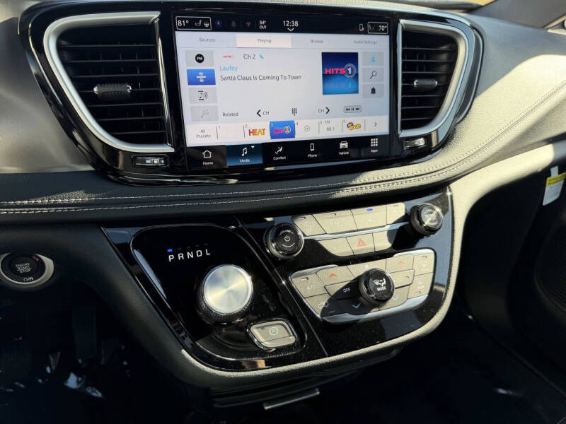 2026 Chrysler Pacifica Select