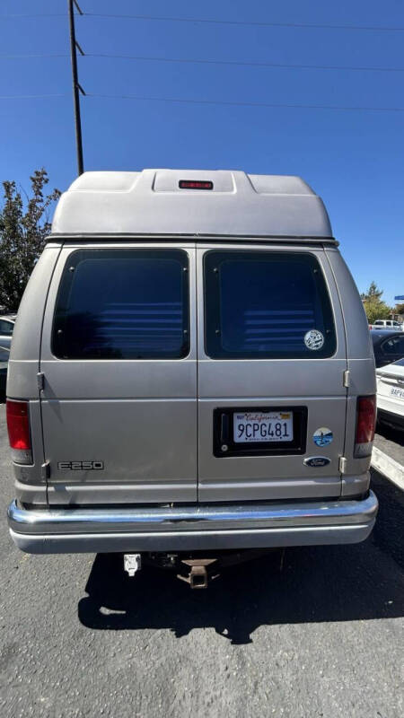 2002 Ford E-Series E-250 SD