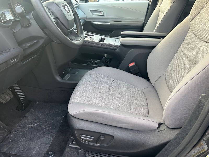 2025 Toyota Sienna LE 8-Passenger