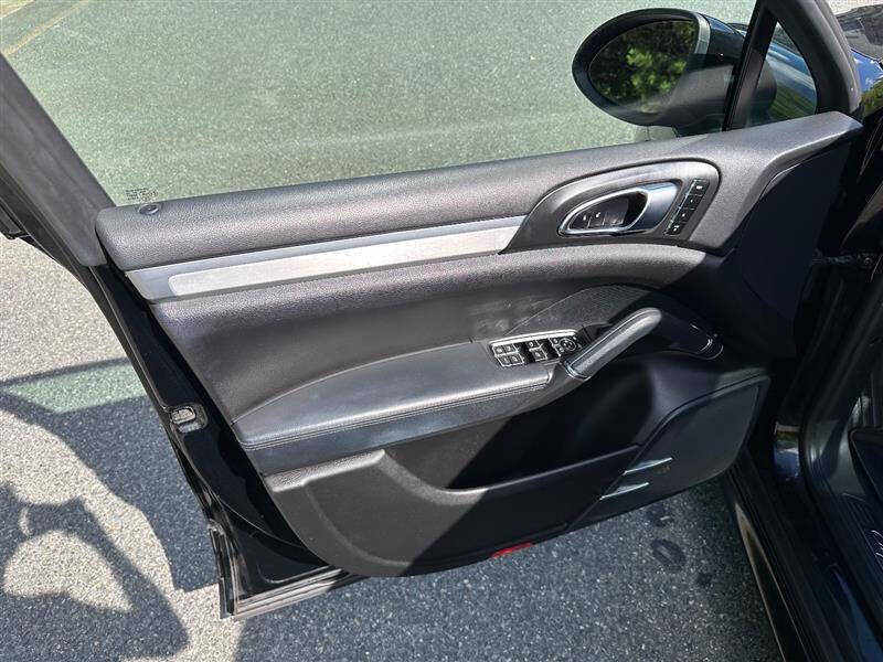 2013 Porsche Cayenne GTS