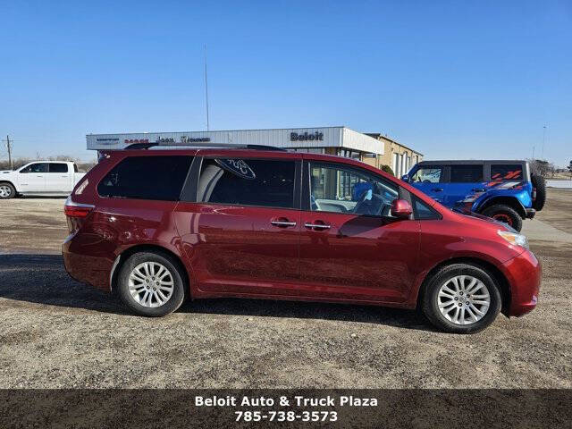 2017 Toyota Sienna XLE Premium 8-Passenger