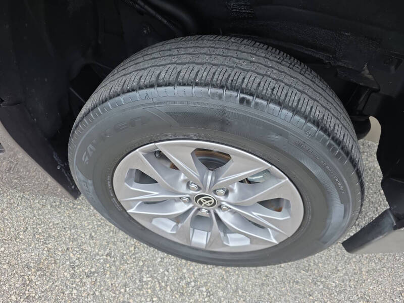 2021 Toyota Sienna XLE 8-Passenger