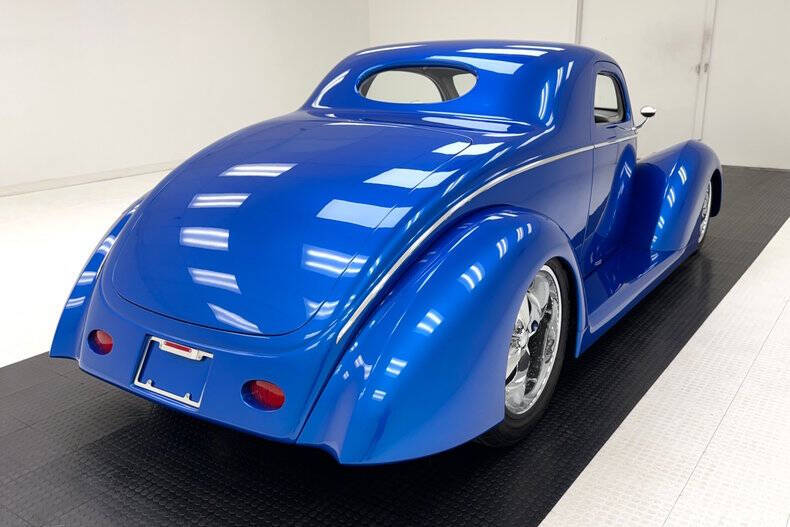 1937 Ford Deluxe