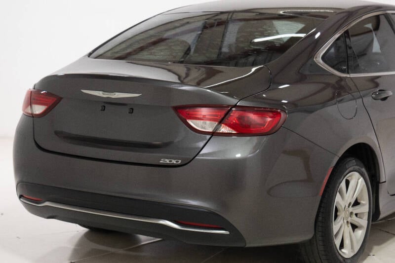 2015 Chrysler 200 Limited photo 16