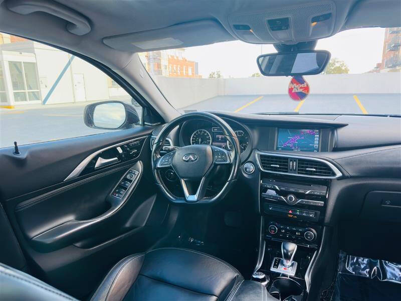 2017 Infiniti QX30 Premium