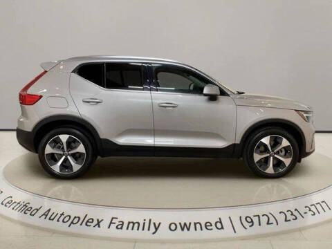 2025 Volvo XC40 B5 Plus Bright Theme