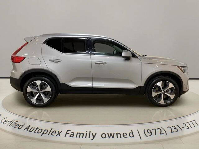 2025 Volvo XC40 B5 Plus Bright Theme