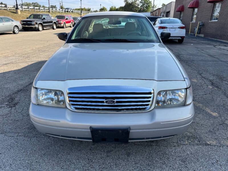 2007 Ford Crown Victoria LX photo 2