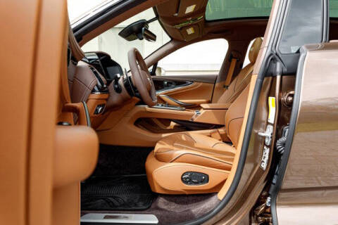 2025 Aston Martin DBX 707