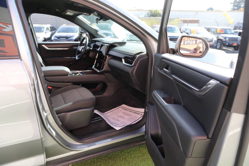 2025 GMC Acadia Elevation