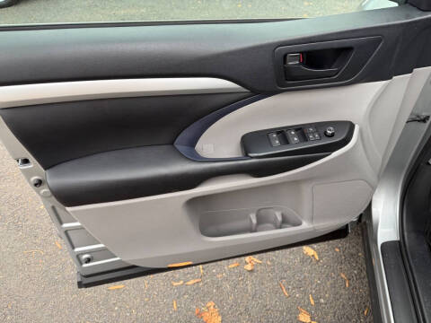 2017 Toyota Highlander LE Plus