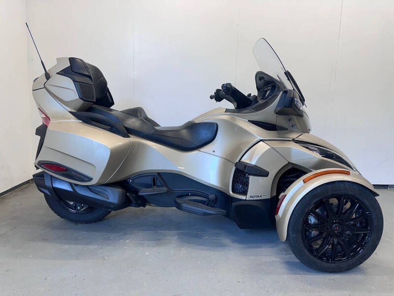 2018 Can-Am Spyder RT Champagne Dark