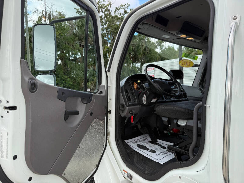 2022 Freightliner M2 106