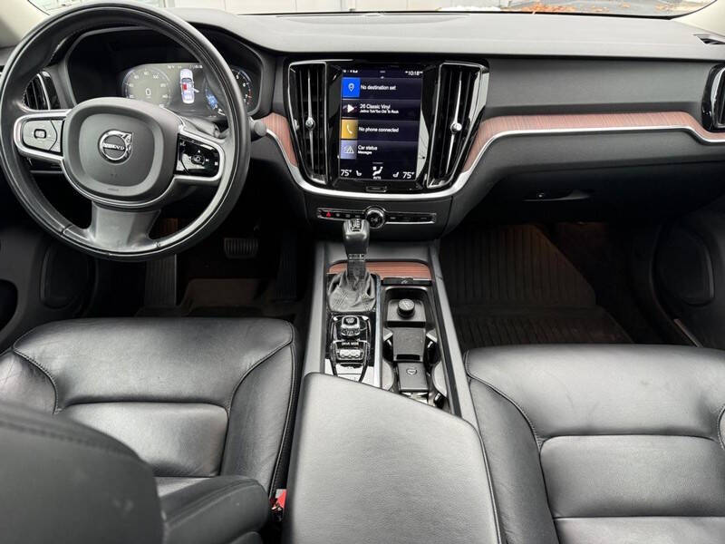 2021 Volvo S60 T6 Momentum