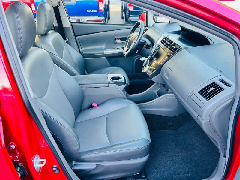 2013 Toyota Prius v Five