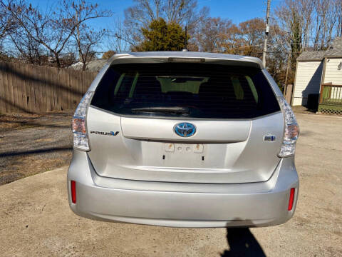 2012 Toyota Prius v Five