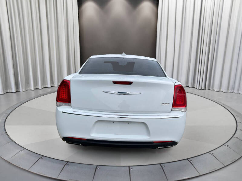 2016 Chrysler 300 Anniversary Package photo 4