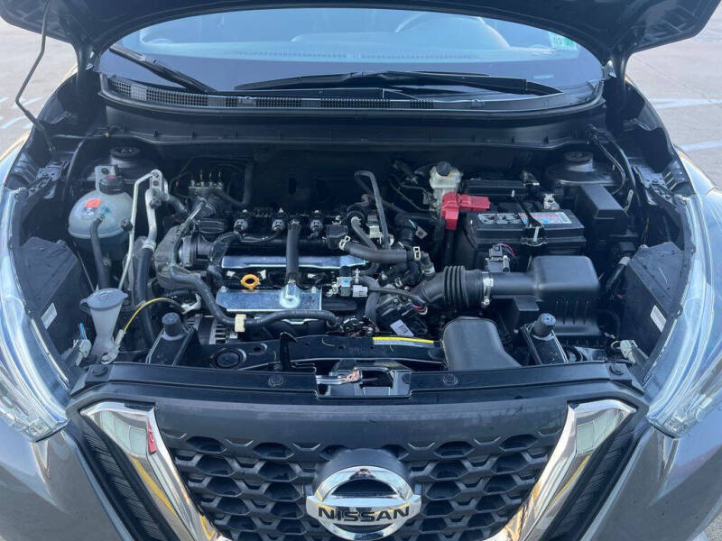 2020 Nissan Kicks SR