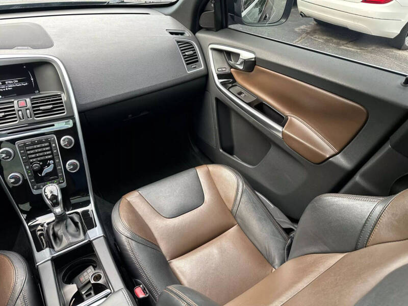 2016 Volvo XC60 T6 Drive-E Platinum